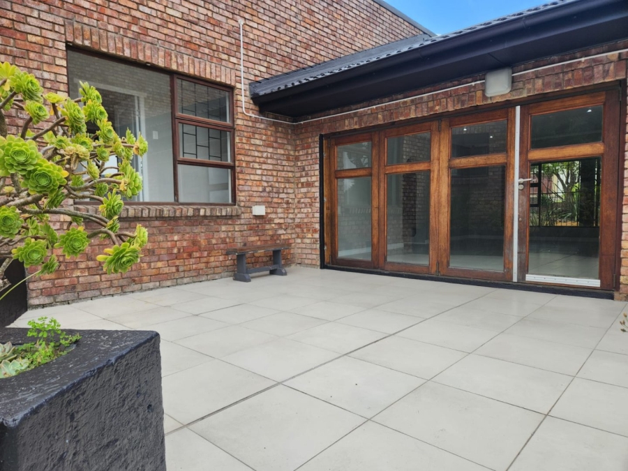 5 Bedroom Property for Sale in Loerie Park Western Cape